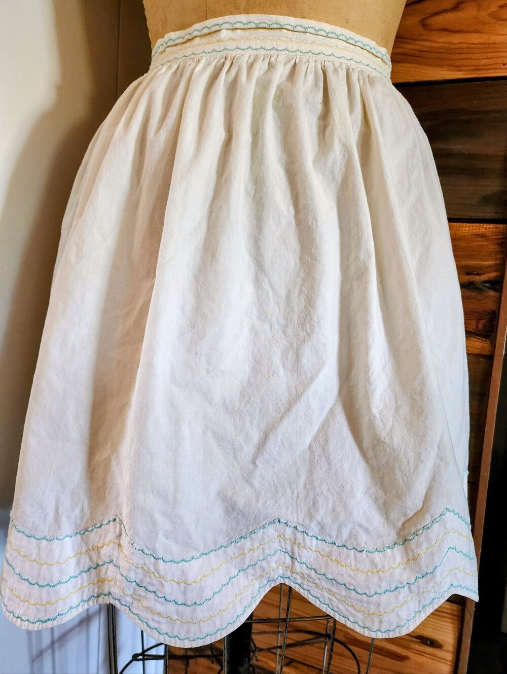Vintage 60's White Cotton Apron with Blue and Yellow Scallop Embroidery
